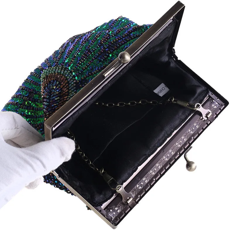 Nightfall Glamour: A Stunning Evening Clutch